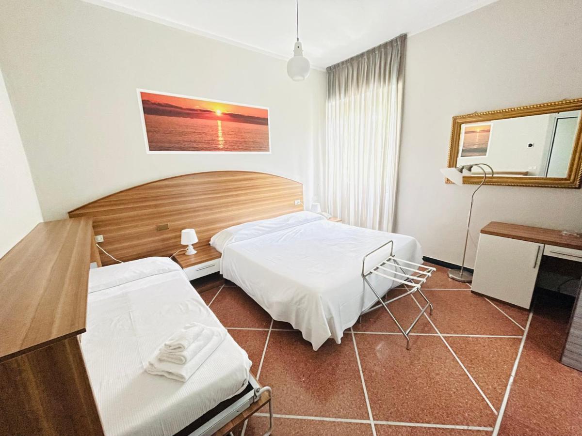Hotel Mediterraneo Cavi di Lavagna Extérieur photo