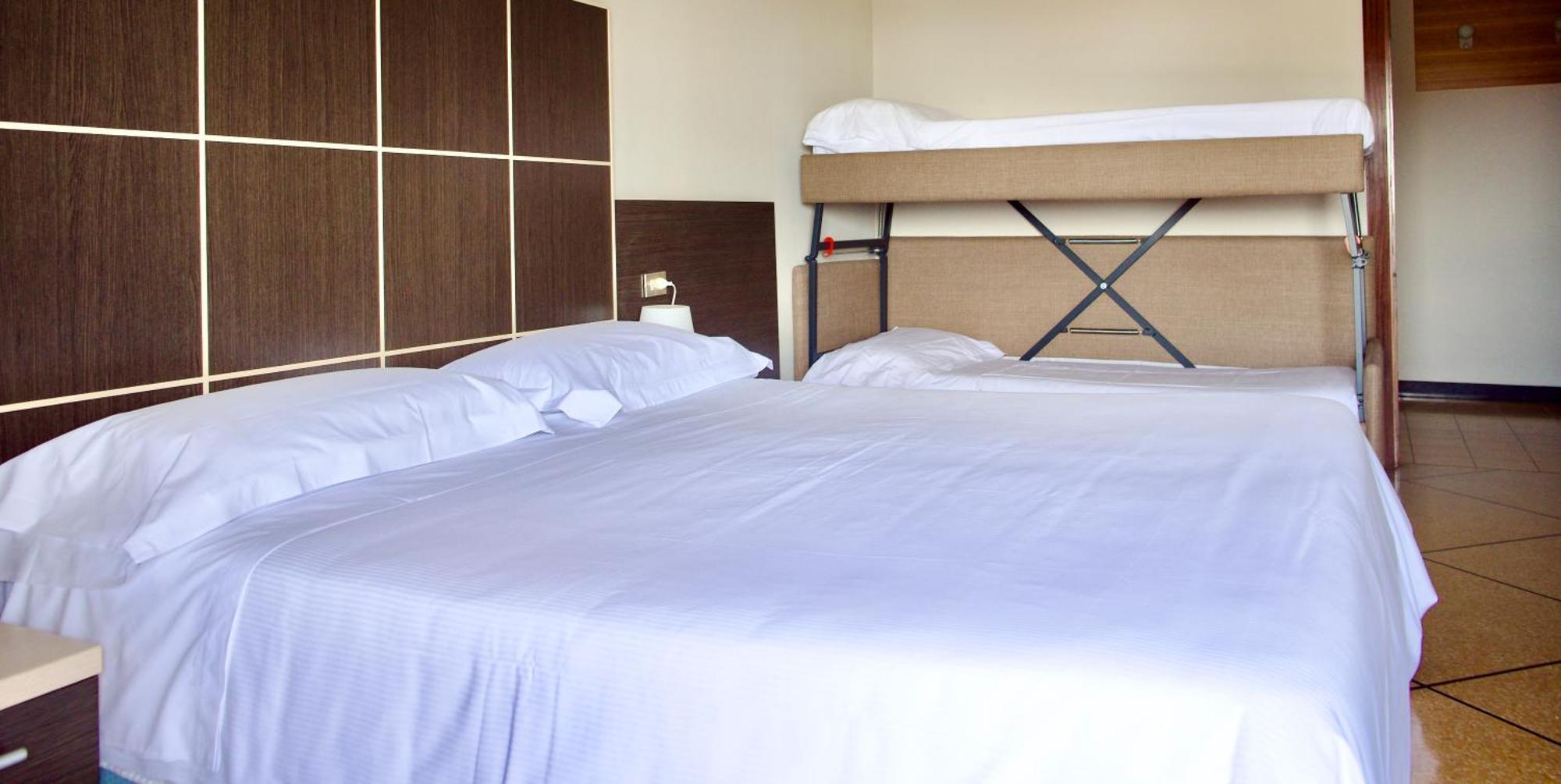 Hotel Mediterraneo Cavi di Lavagna Extérieur photo