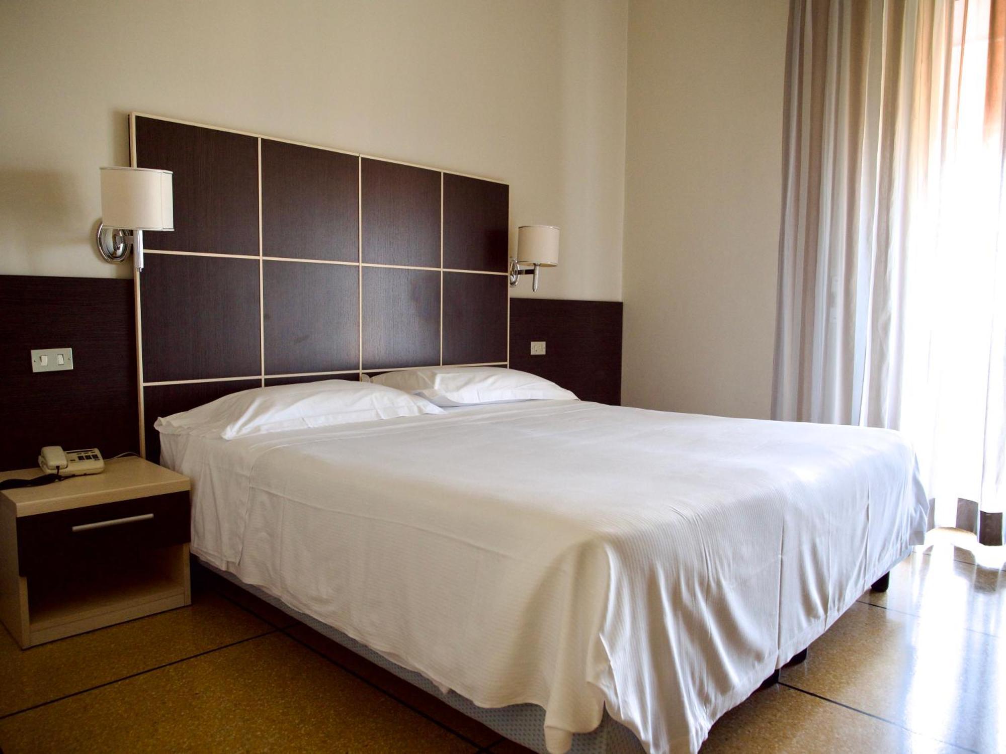 Hotel Mediterraneo Cavi di Lavagna Extérieur photo