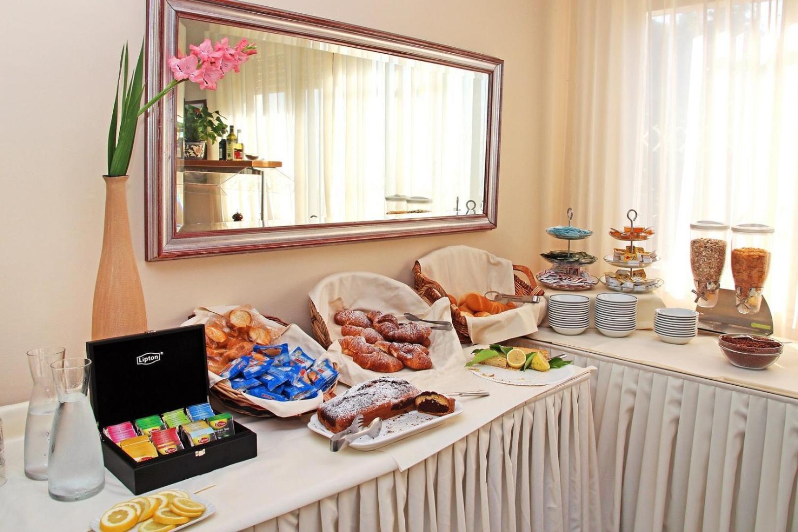 Hotel Mediterraneo Cavi di Lavagna Extérieur photo