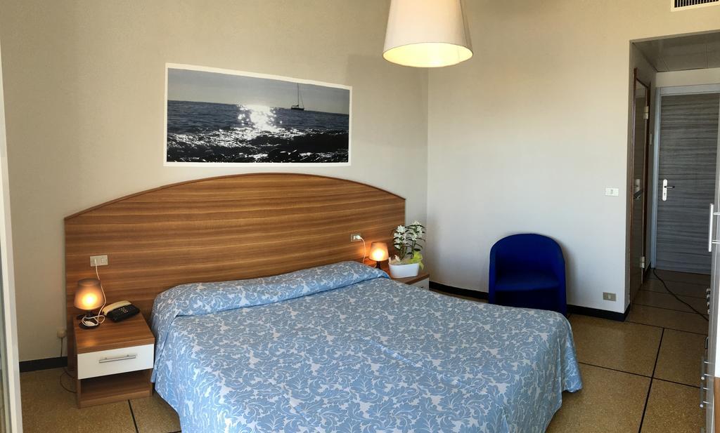 Hotel Mediterraneo Cavi di Lavagna Extérieur photo