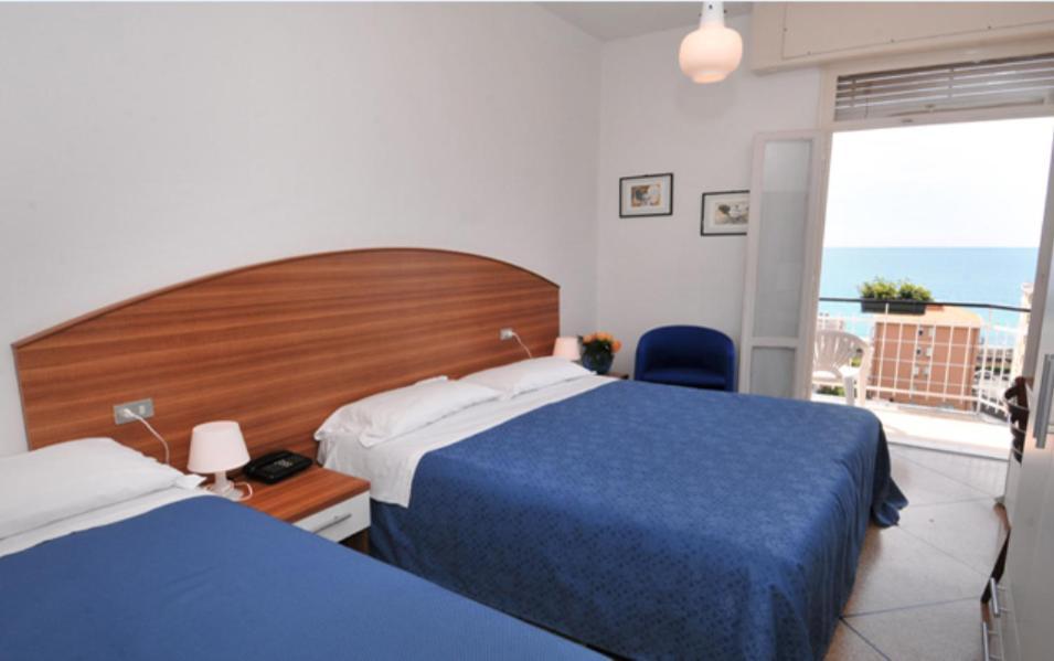 Hotel Mediterraneo Cavi di Lavagna Chambre photo