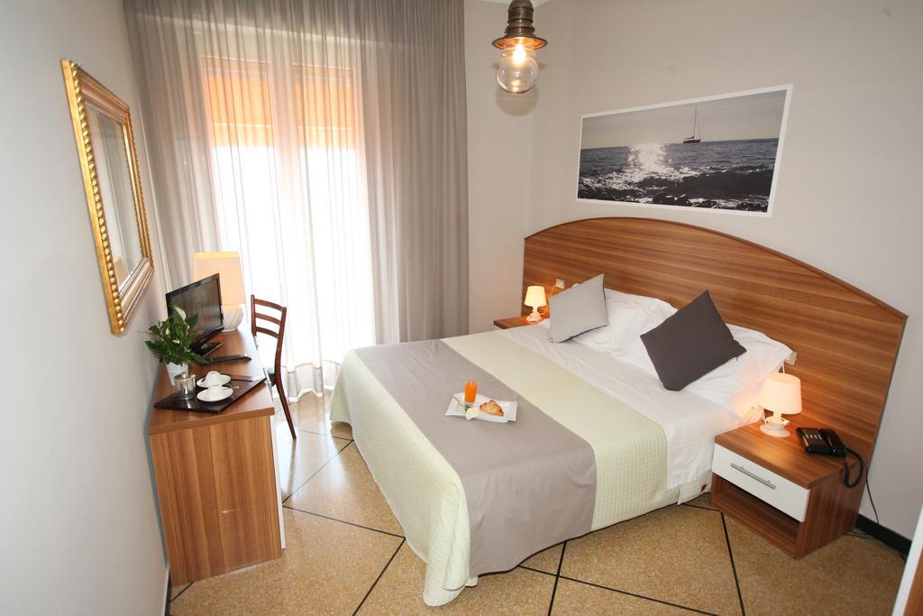 Hotel Mediterraneo Cavi di Lavagna Extérieur photo